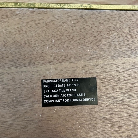 SOLD - Homesense - Gold Heart Shaped Wall Shelf - Picture 6 of 6